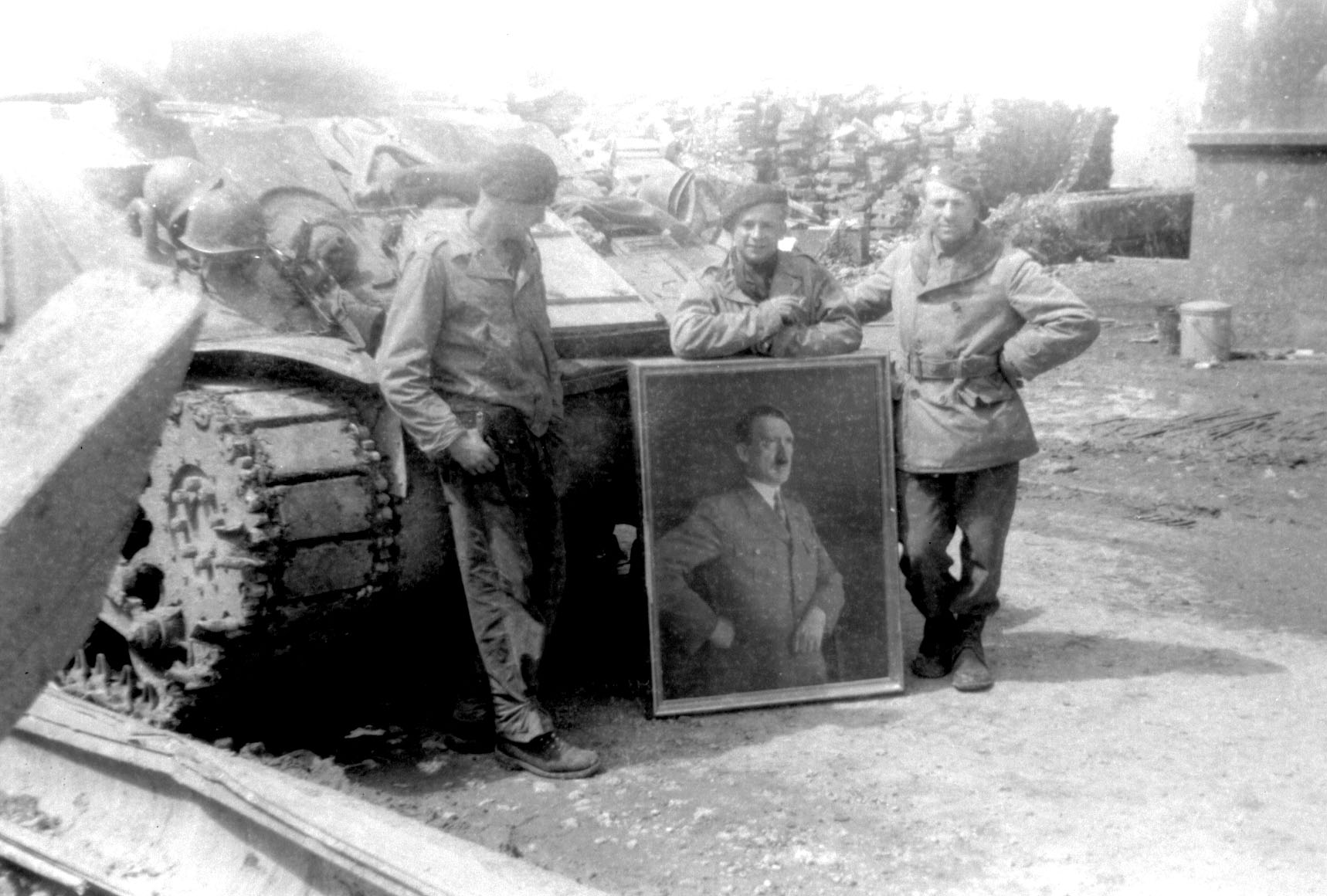 L-R Bey-Rozet, Dornois and Adj Parmentier with trophy painting from the Berghof 